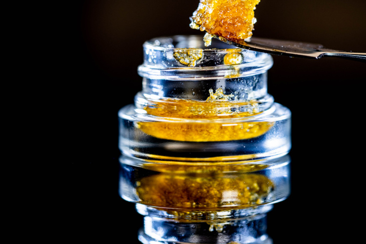 how to dab by scooping wax from jar with metal tool